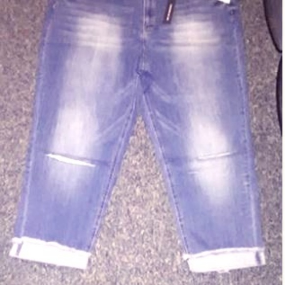 ( Plus ) Dollhouse Crop Boyfriend Destroyed Jeans - Picture 1 of 2